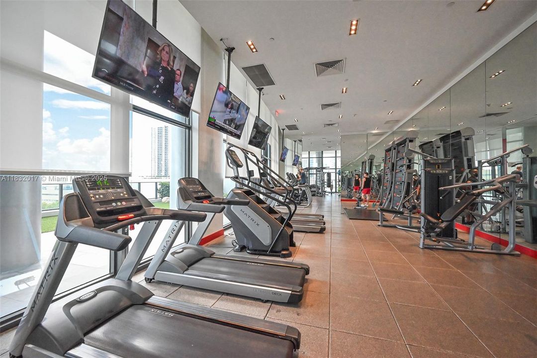 For Sale: $590,000 (2 beds, 2 baths, 882 Square Feet)