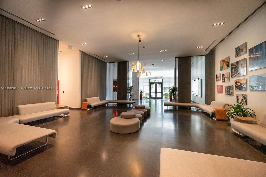 For Sale: $590,000 (2 beds, 2 baths, 882 Square Feet)