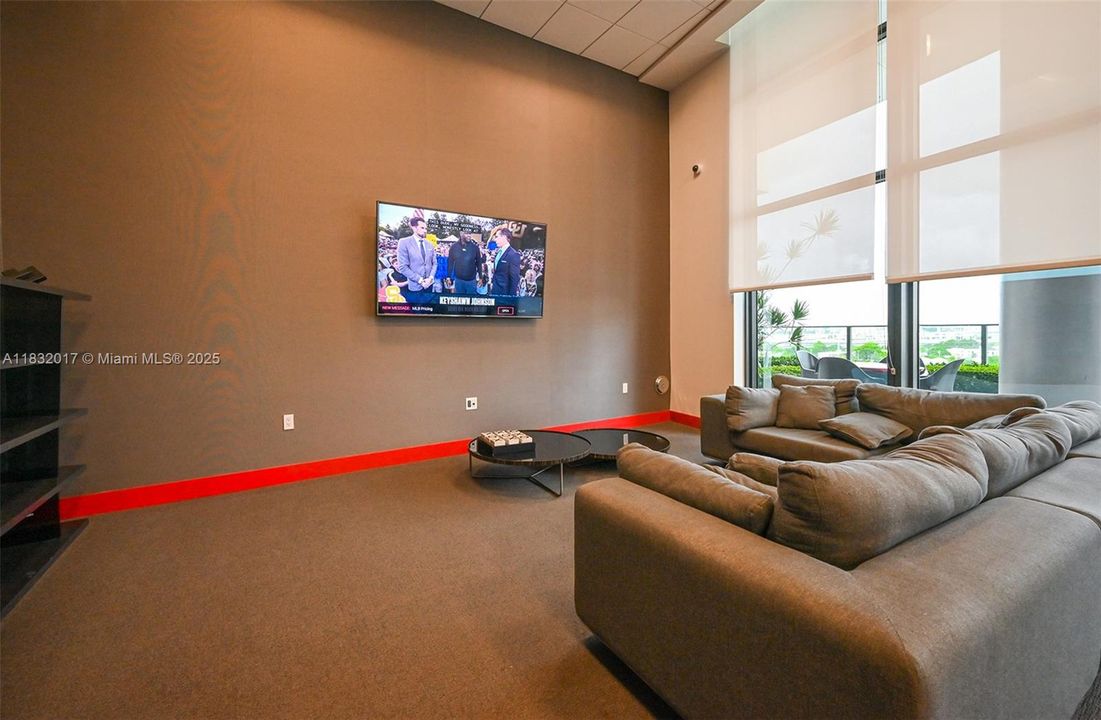 For Sale: $590,000 (2 beds, 2 baths, 882 Square Feet)