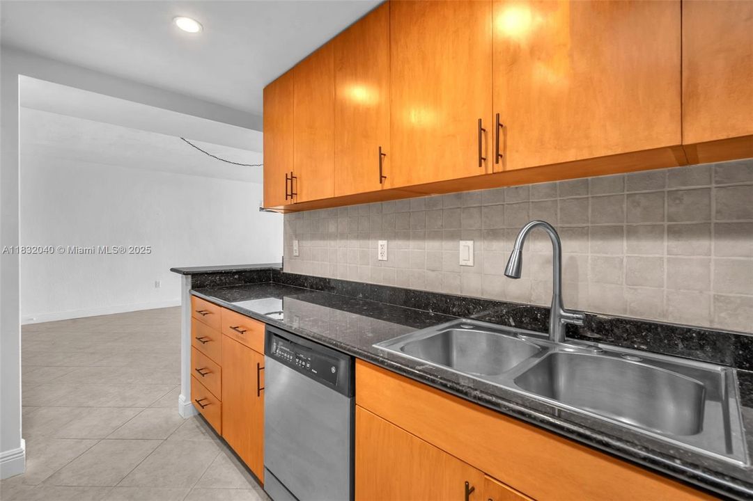 На продажу: $439,000 (1 спален, 1 ванн, 950 Квадратных фут)