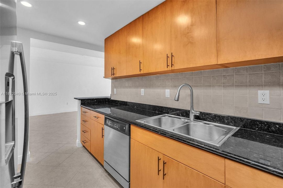 На продажу: $439,000 (1 спален, 1 ванн, 950 Квадратных фут)