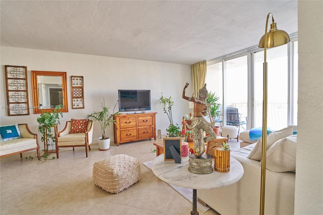 На продажу: $439,000 (1 спален, 1 ванн, 950 Квадратных фут)