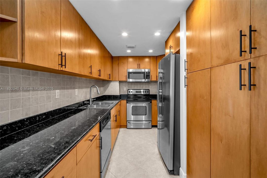 На продажу: $439,000 (1 спален, 1 ванн, 950 Квадратных фут)