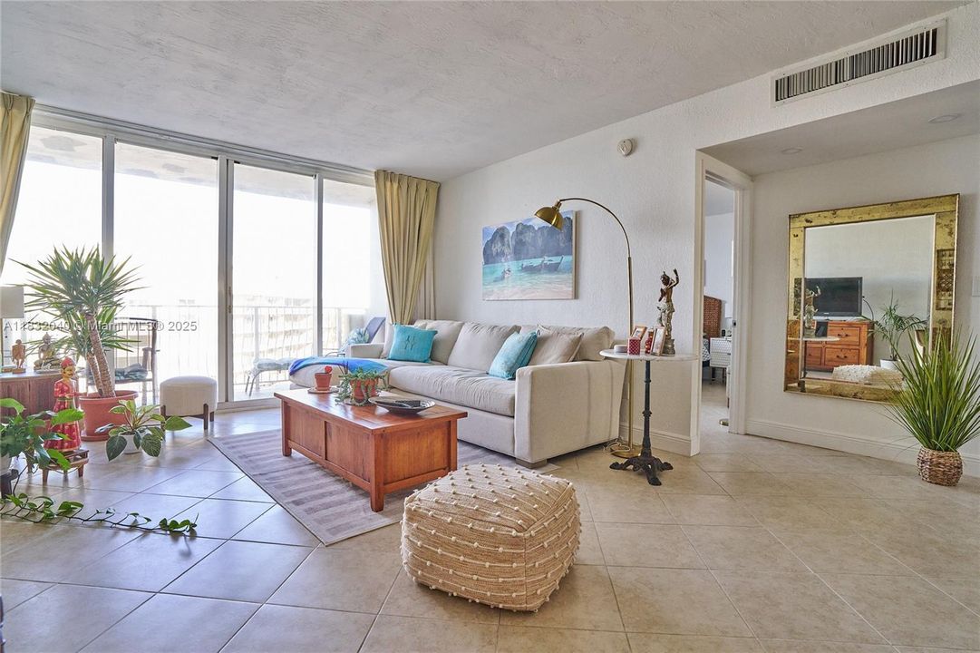 На продажу: $439,000 (1 спален, 1 ванн, 950 Квадратных фут)