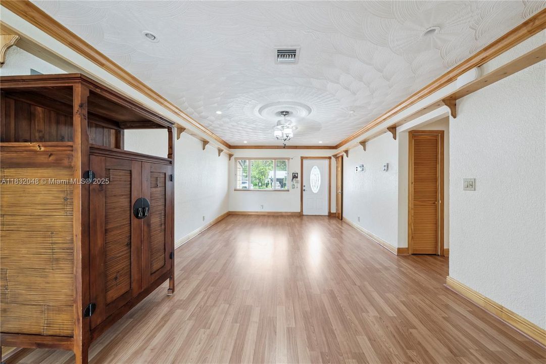 En Venta: $999,500 (2 camas, 1 baños, 1298 Pies cuadrados)
