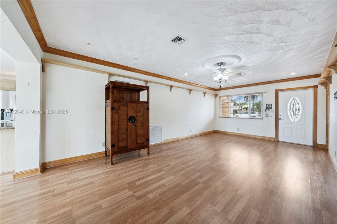 En Venta: $999,500 (2 camas, 1 baños, 1298 Pies cuadrados)
