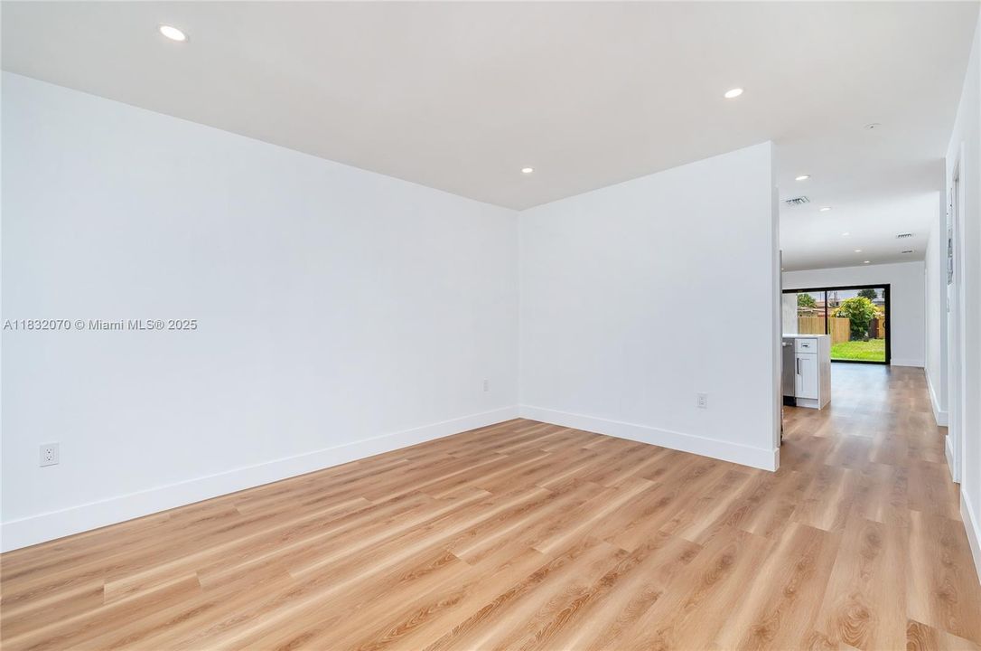 最近售出: $612,500 (3 贝兹, 2 浴室, 1309 平方英尺)