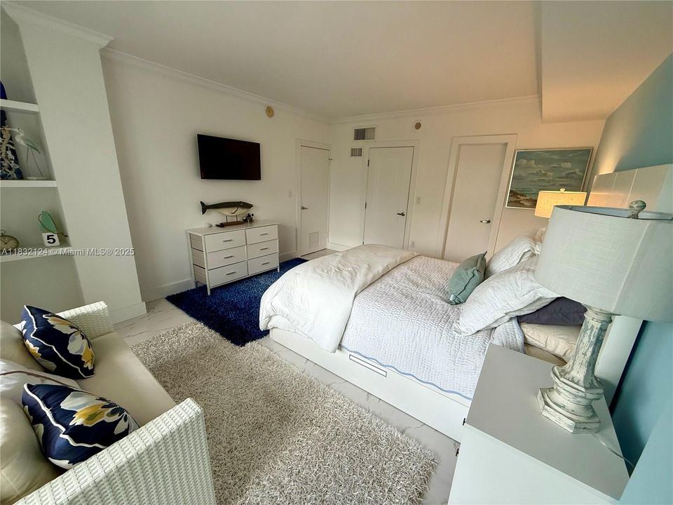 En Venta: $775,000 (1 camas, 1 baños, 896 Pies cuadrados)