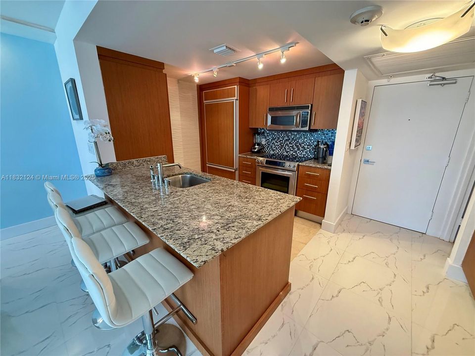 En Venta: $775,000 (1 camas, 1 baños, 896 Pies cuadrados)