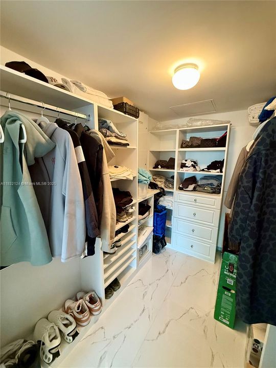 En Venta: $775,000 (1 camas, 1 baños, 896 Pies cuadrados)