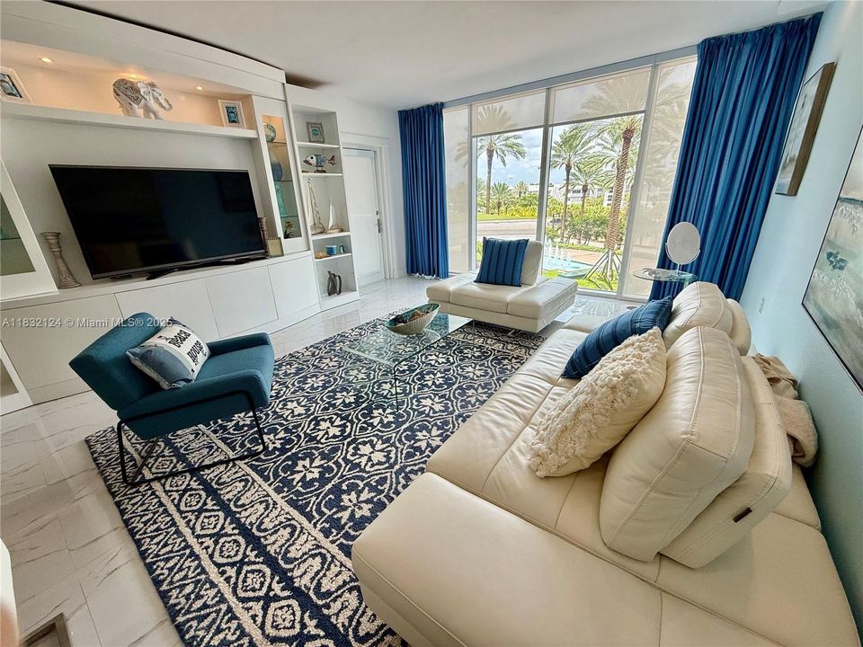 En Venta: $775,000 (1 camas, 1 baños, 896 Pies cuadrados)