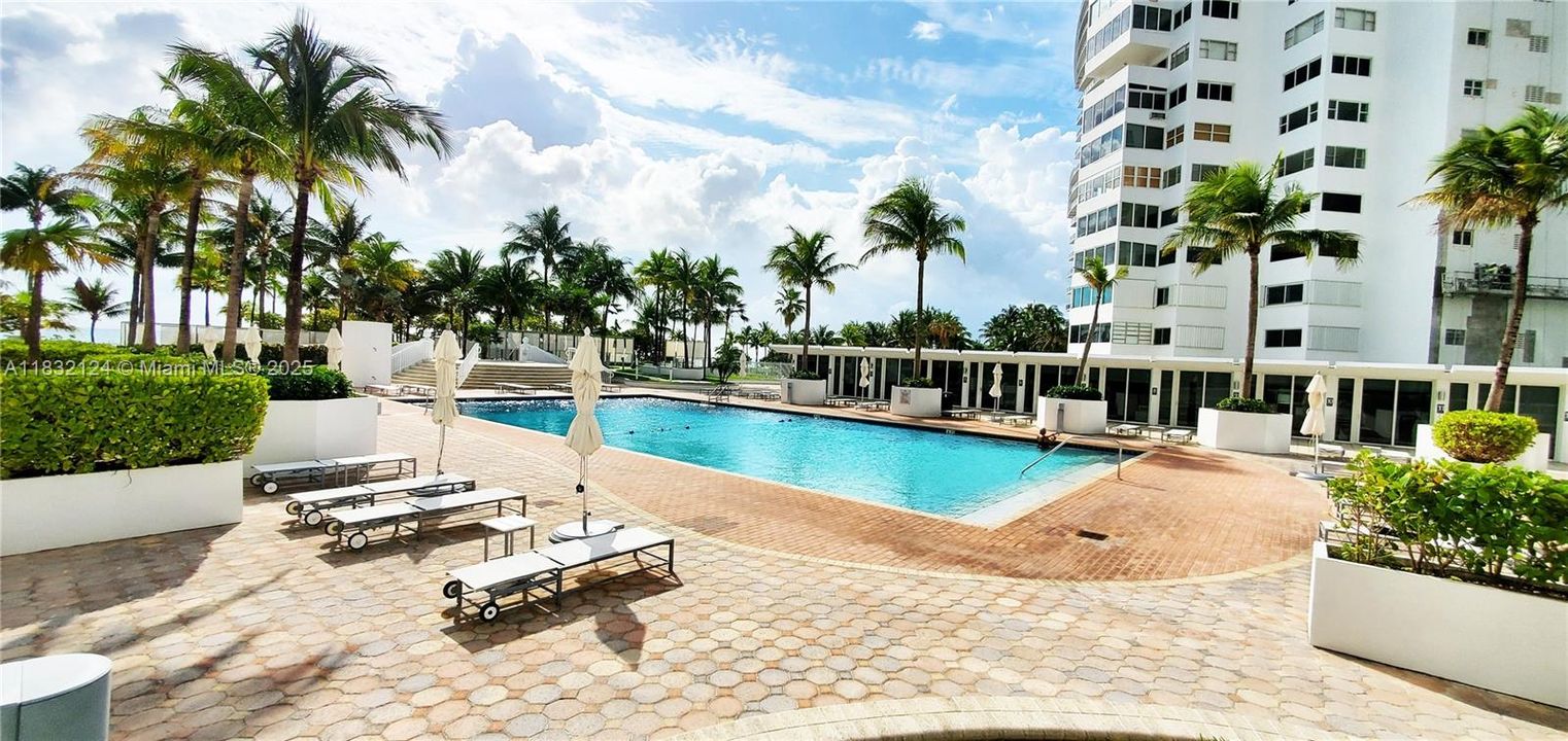 En Venta: $775,000 (1 camas, 1 baños, 896 Pies cuadrados)