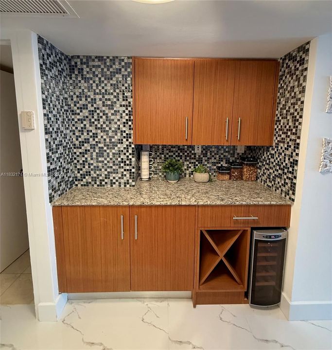 En Venta: $775,000 (1 camas, 1 baños, 896 Pies cuadrados)