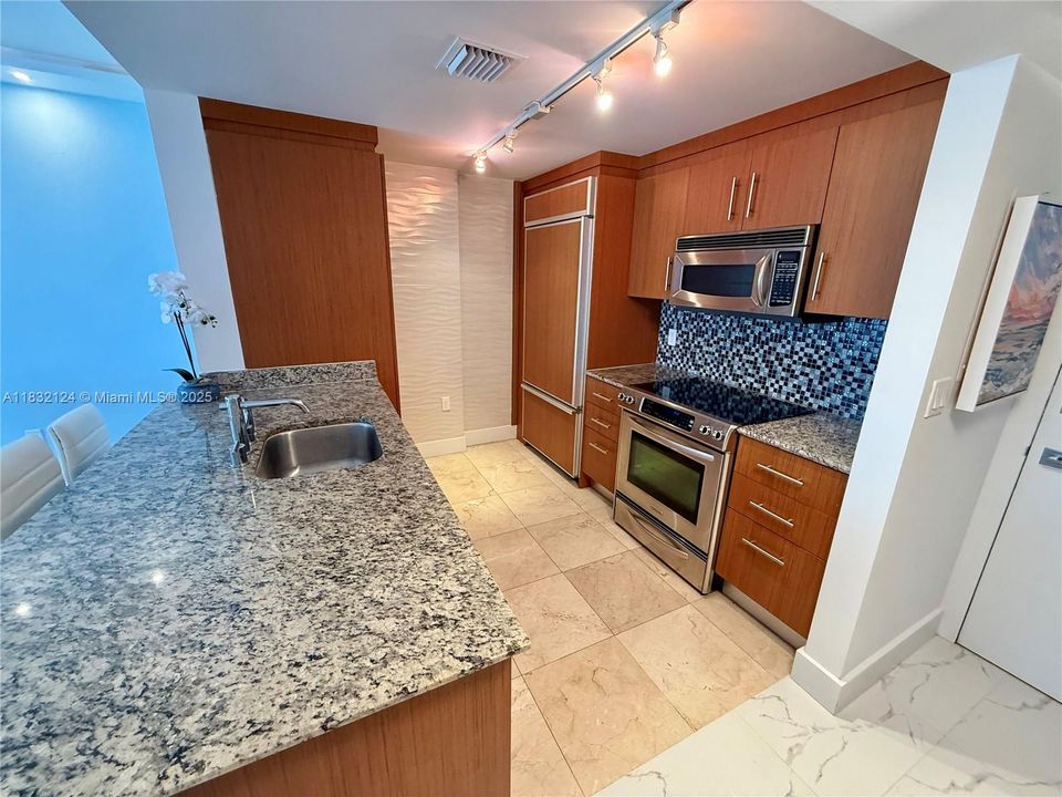 En Venta: $775,000 (1 camas, 1 baños, 896 Pies cuadrados)