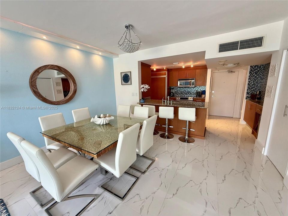 En Venta: $775,000 (1 camas, 1 baños, 896 Pies cuadrados)