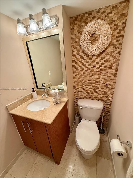 En Venta: $775,000 (1 camas, 1 baños, 896 Pies cuadrados)