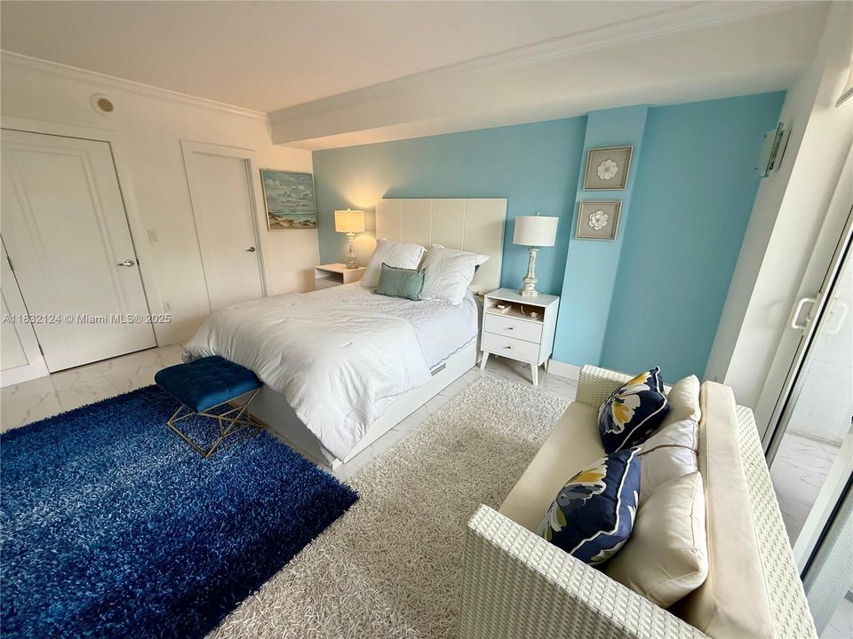 En Venta: $775,000 (1 camas, 1 baños, 896 Pies cuadrados)