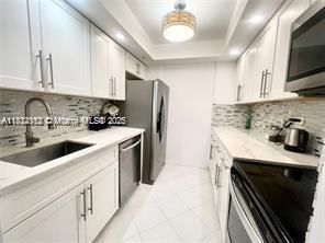 For Sale: $394,900 (1 beds, 1 baths, 943 Square Feet)