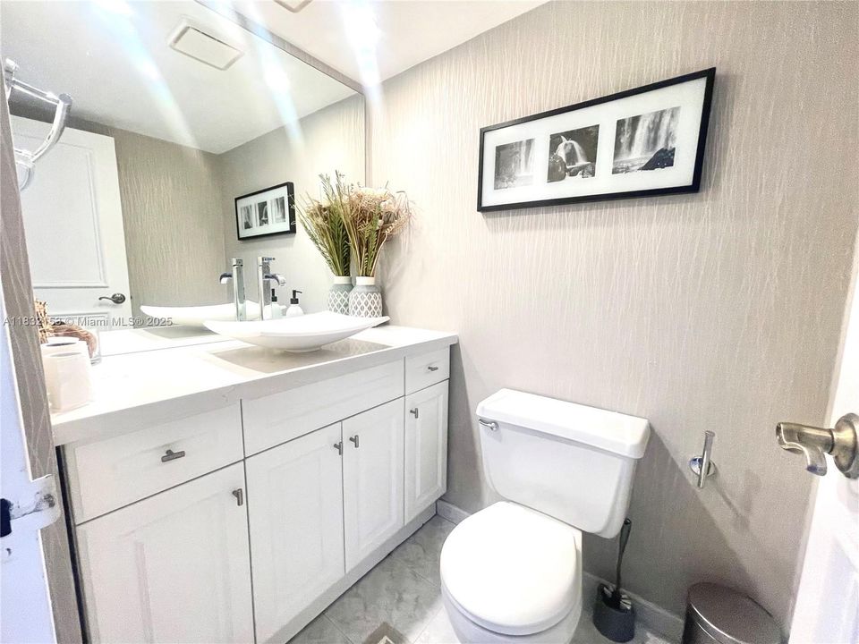 For Sale: $394,900 (1 beds, 1 baths, 943 Square Feet)