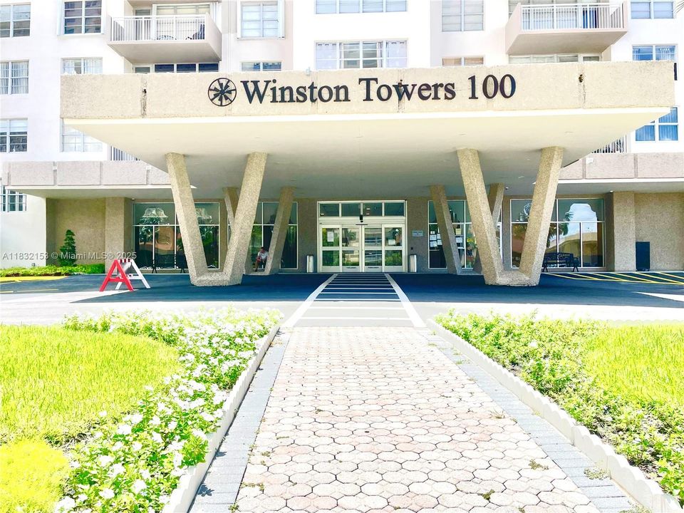 For Sale: $394,900 (1 beds, 1 baths, 943 Square Feet)