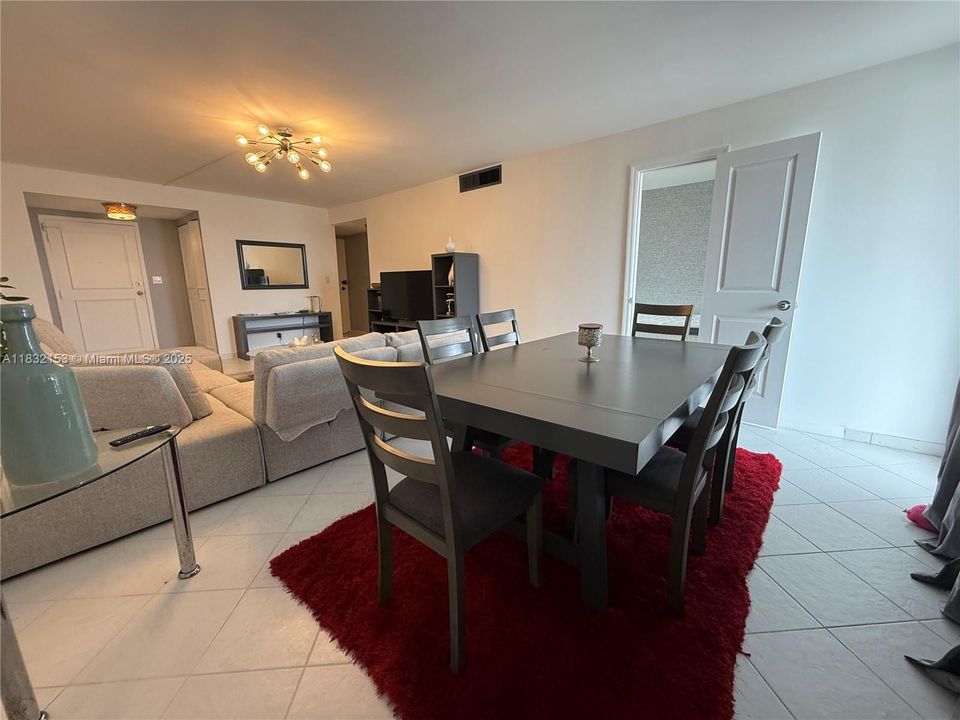 For Sale: $394,900 (1 beds, 1 baths, 943 Square Feet)