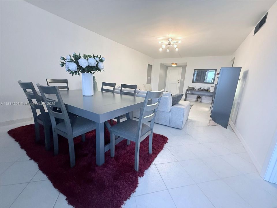 For Sale: $394,900 (1 beds, 1 baths, 943 Square Feet)