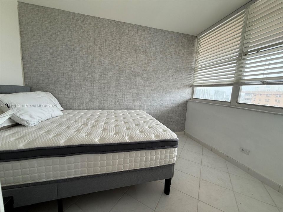 For Sale: $394,900 (1 beds, 1 baths, 943 Square Feet)