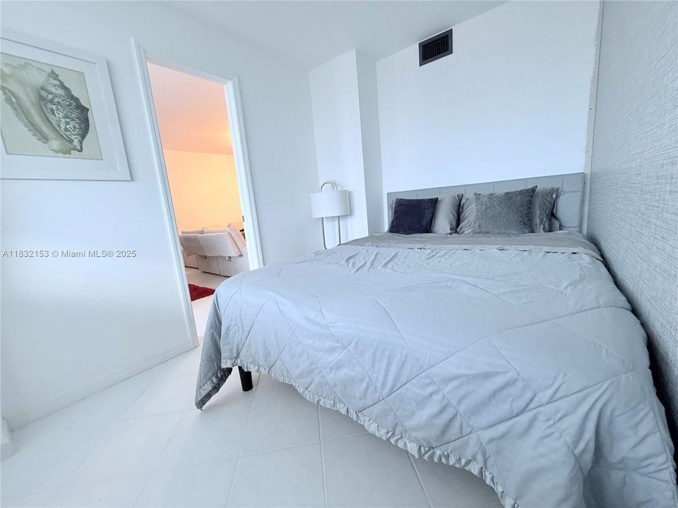 For Sale: $394,900 (1 beds, 1 baths, 943 Square Feet)