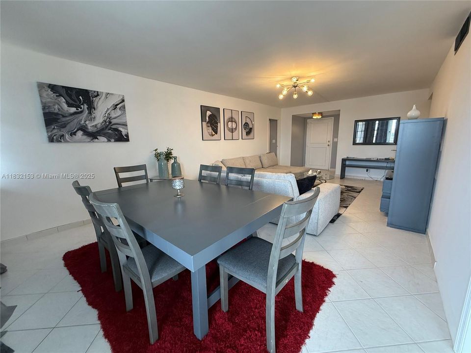 For Sale: $394,900 (1 beds, 1 baths, 943 Square Feet)