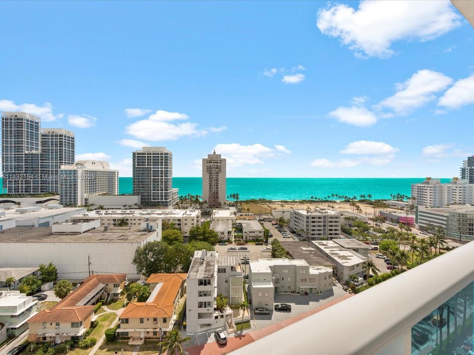 For Sale: $360,000 (1 beds, 1 baths, 910 Square Feet)