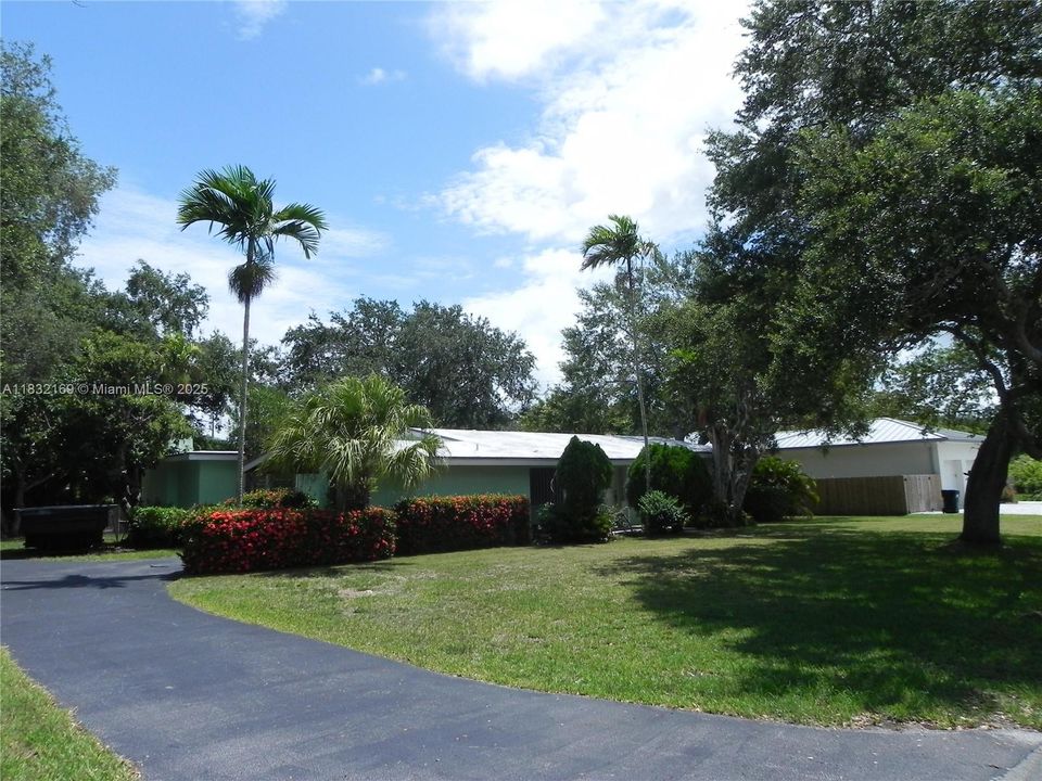 Recently Sold: $1,100,000 (4 beds, 3 baths, 2280 Square Feet)