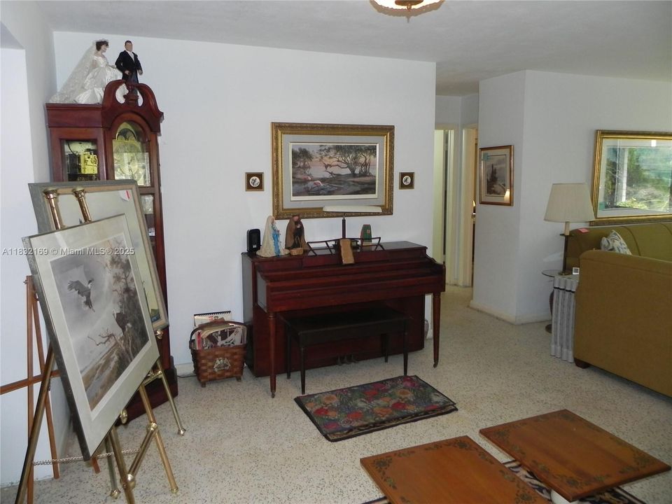 Recently Sold: $1,100,000 (4 beds, 3 baths, 2280 Square Feet)