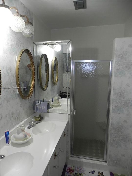 Recently Sold: $1,100,000 (4 beds, 3 baths, 2280 Square Feet)