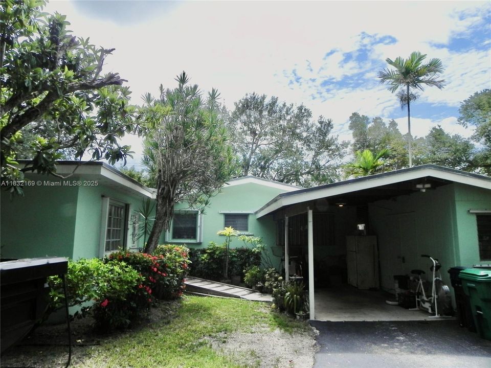 Recently Sold: $1,100,000 (4 beds, 3 baths, 2280 Square Feet)