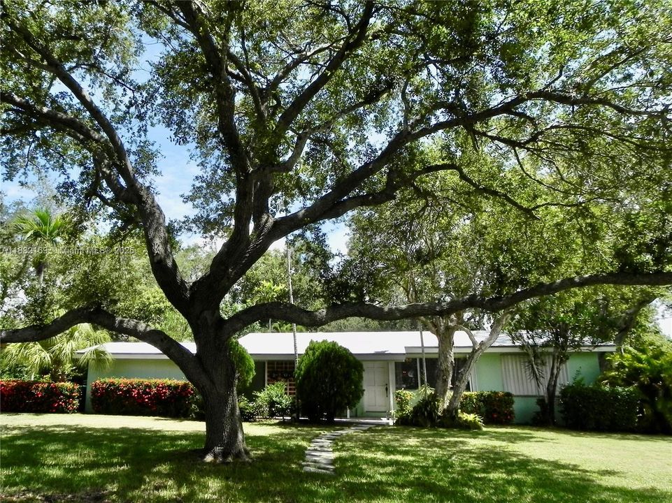 Recently Sold: $1,100,000 (4 beds, 3 baths, 2280 Square Feet)