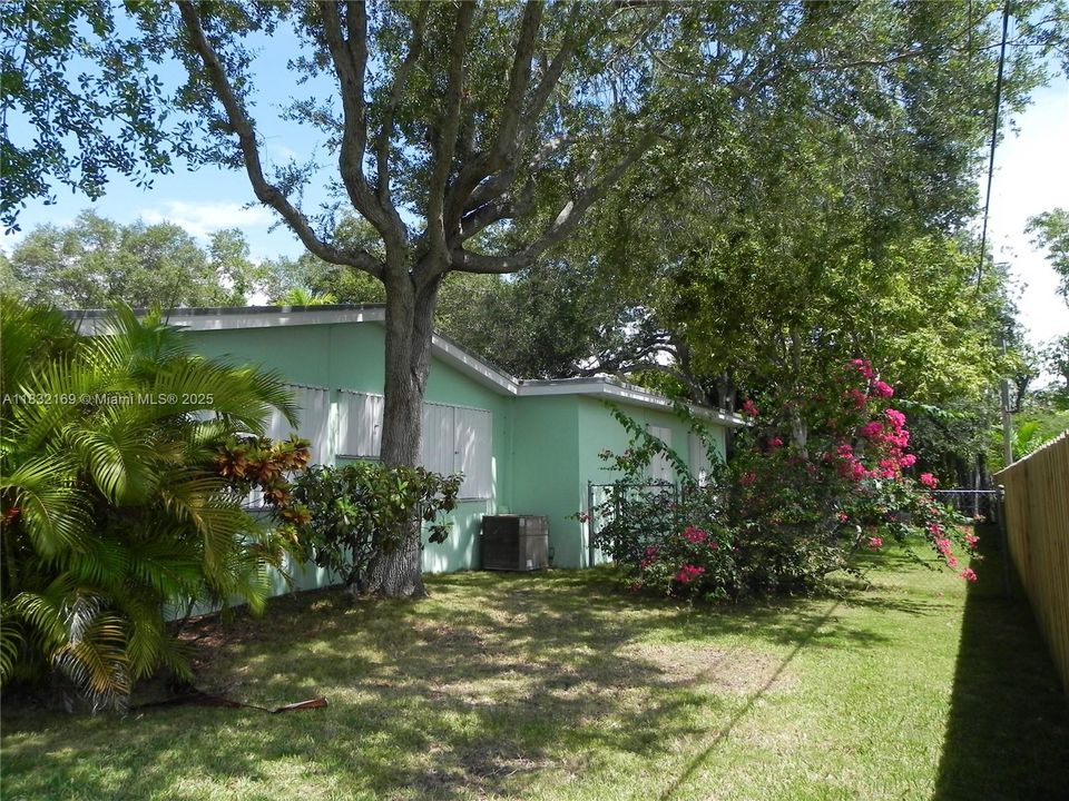 Recently Sold: $1,100,000 (4 beds, 3 baths, 2280 Square Feet)