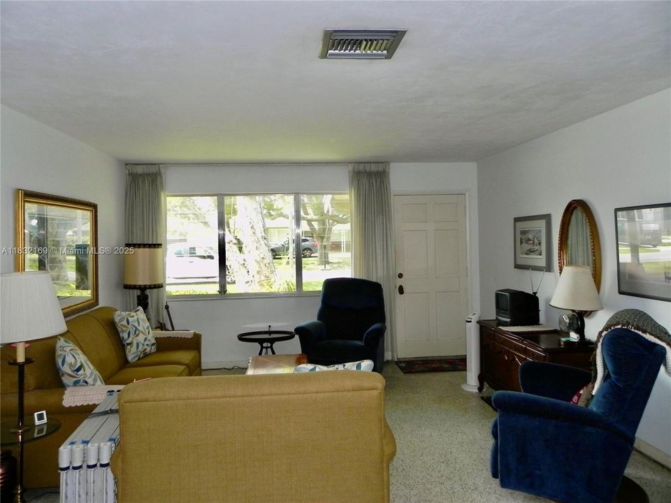 Recently Sold: $1,100,000 (4 beds, 3 baths, 2280 Square Feet)