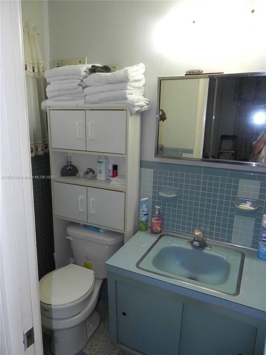 Recently Sold: $1,100,000 (4 beds, 3 baths, 2280 Square Feet)