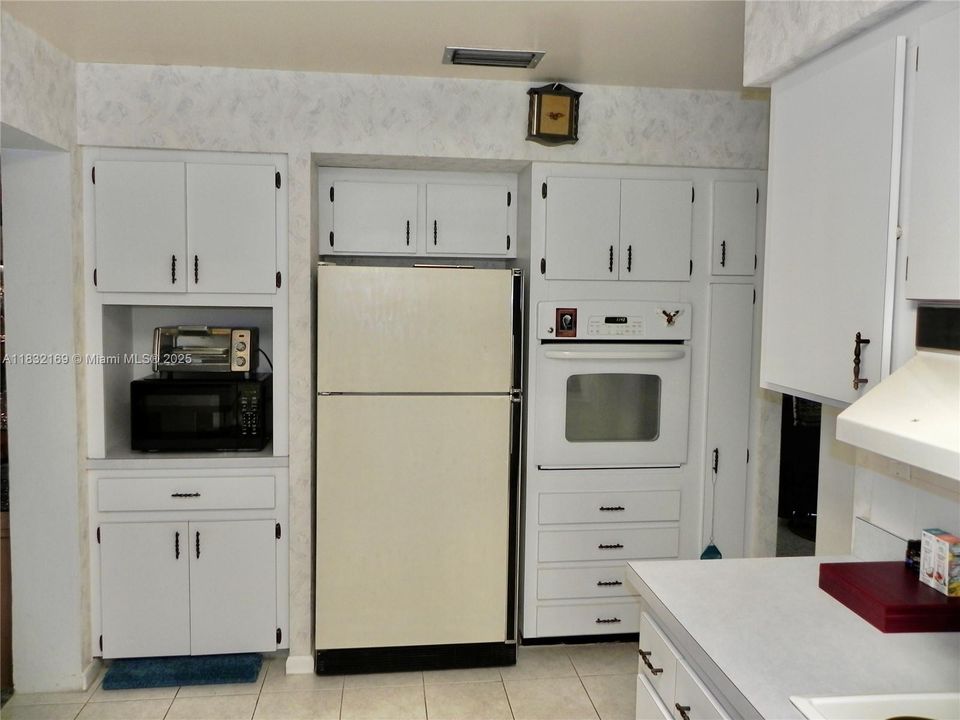 Recently Sold: $1,100,000 (4 beds, 3 baths, 2280 Square Feet)