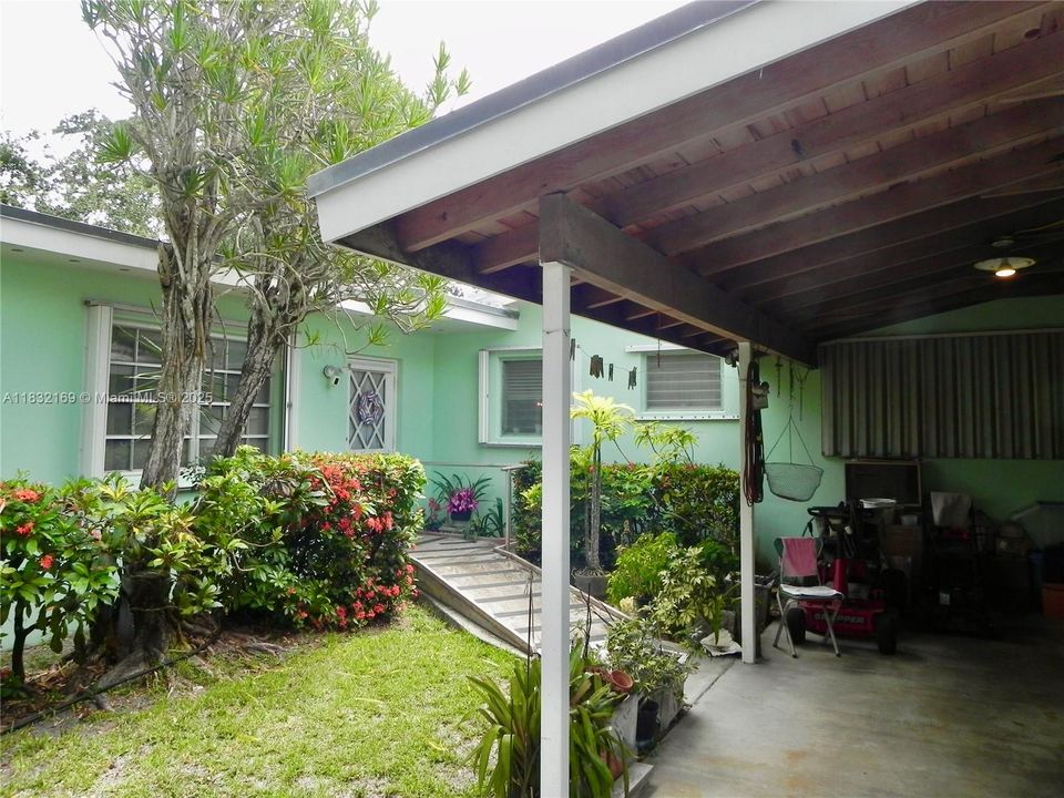 Recently Sold: $1,100,000 (4 beds, 3 baths, 2280 Square Feet)