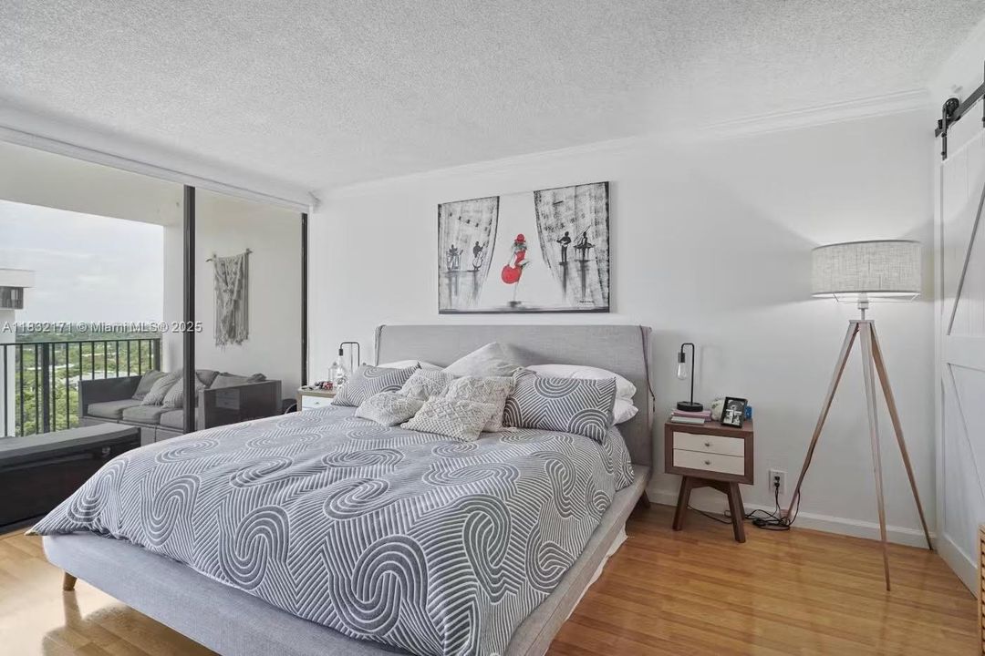For Sale: $550,000 (1 beds, 1 baths, 1064 Square Feet)