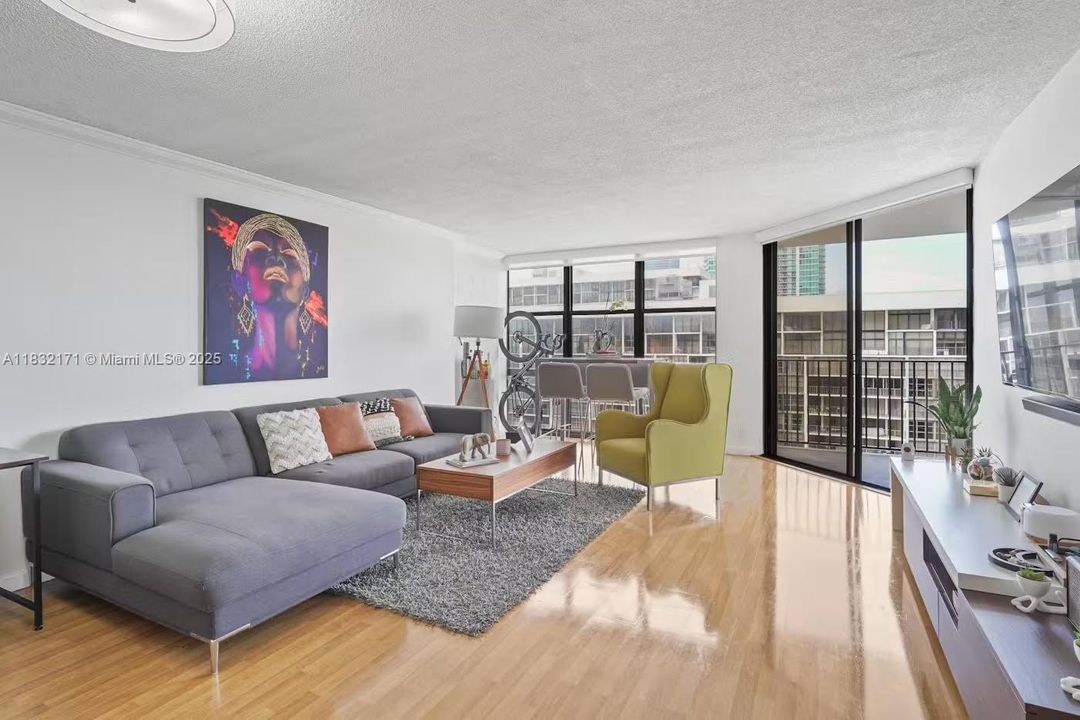 For Sale: $550,000 (1 beds, 1 baths, 1064 Square Feet)