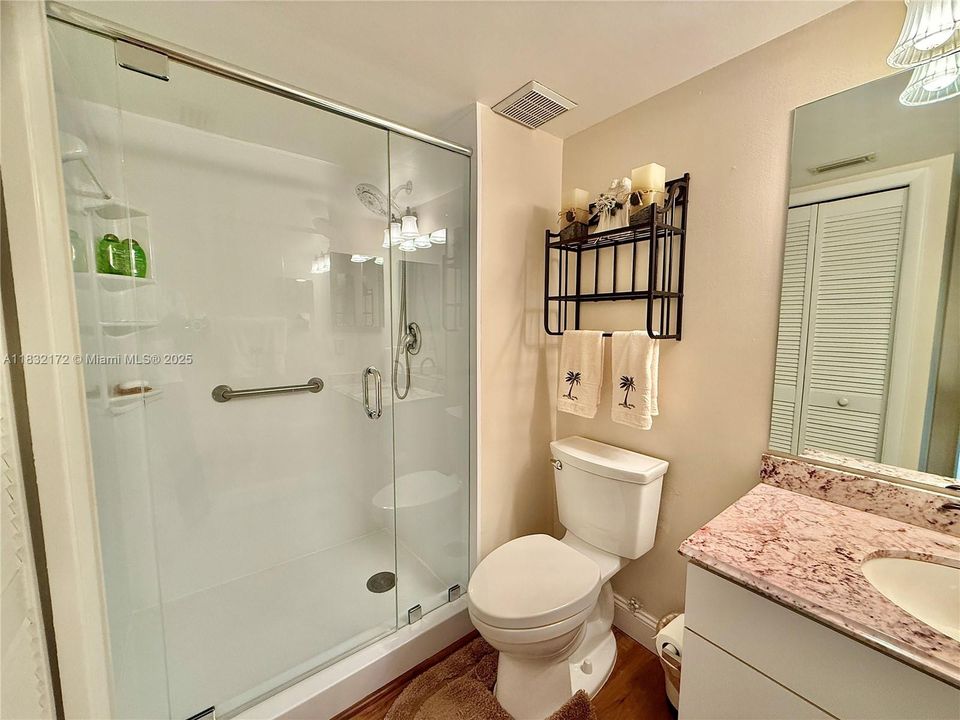 待售: $320,000 (2 贝兹, 2 浴室, 1231 平方英尺)