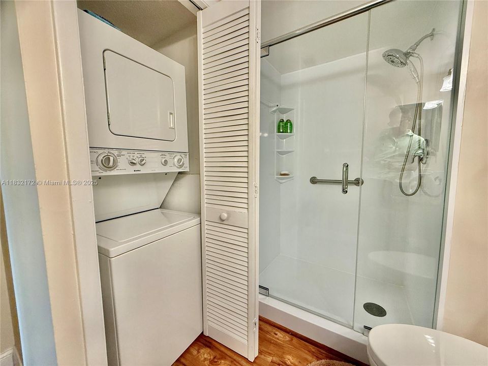 待售: $320,000 (2 贝兹, 2 浴室, 1231 平方英尺)