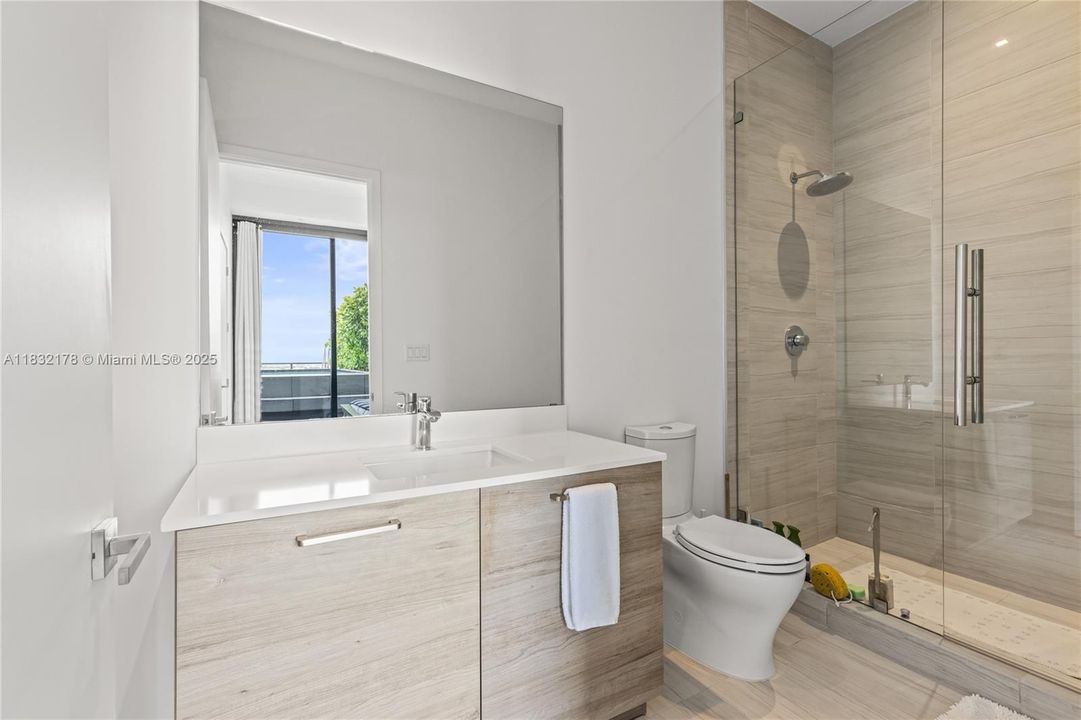 待售: $5,555,000 (5 贝兹, 6 浴室, 4417 平方英尺)