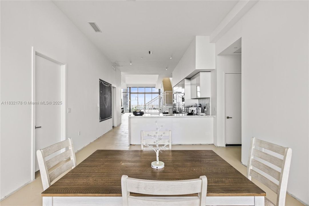 待售: $5,555,000 (5 贝兹, 6 浴室, 4417 平方英尺)