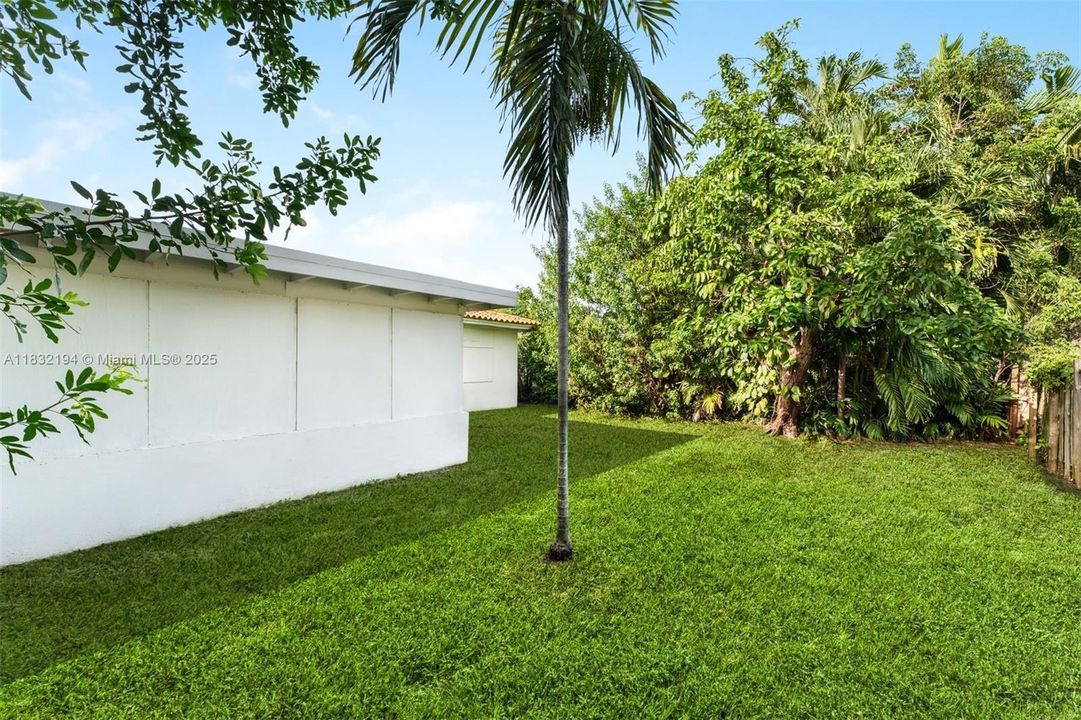 Recently Sold: $1,300,000 (2 beds, 2 baths, 1700 Square Feet)