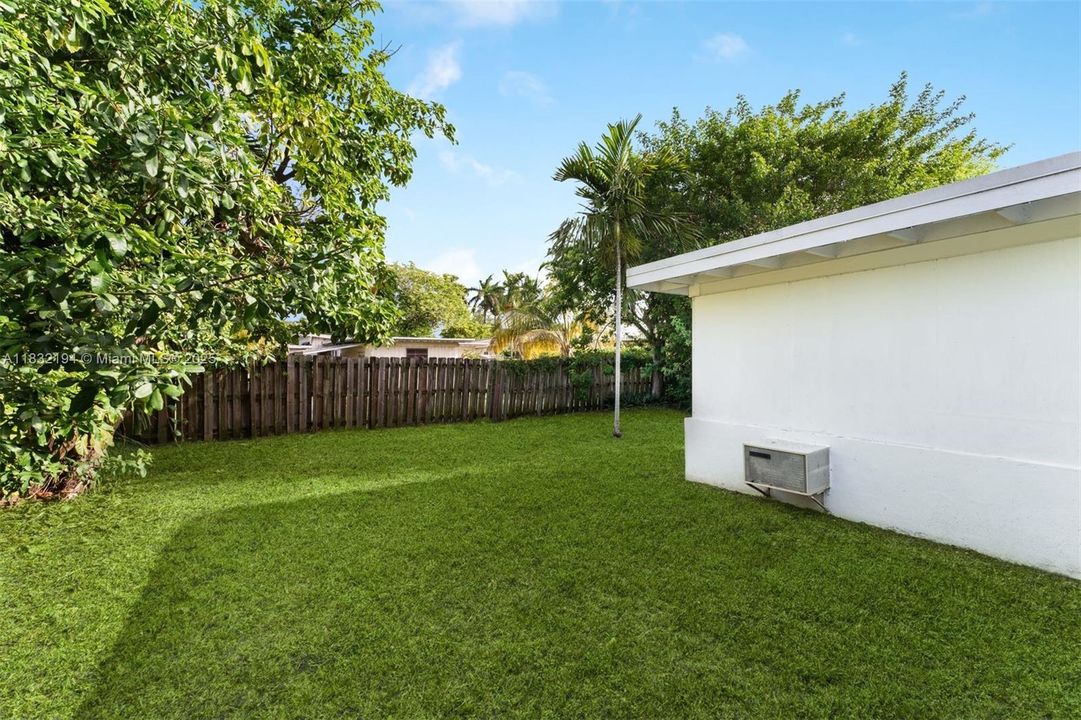 Recently Sold: $1,300,000 (2 beds, 2 baths, 1700 Square Feet)