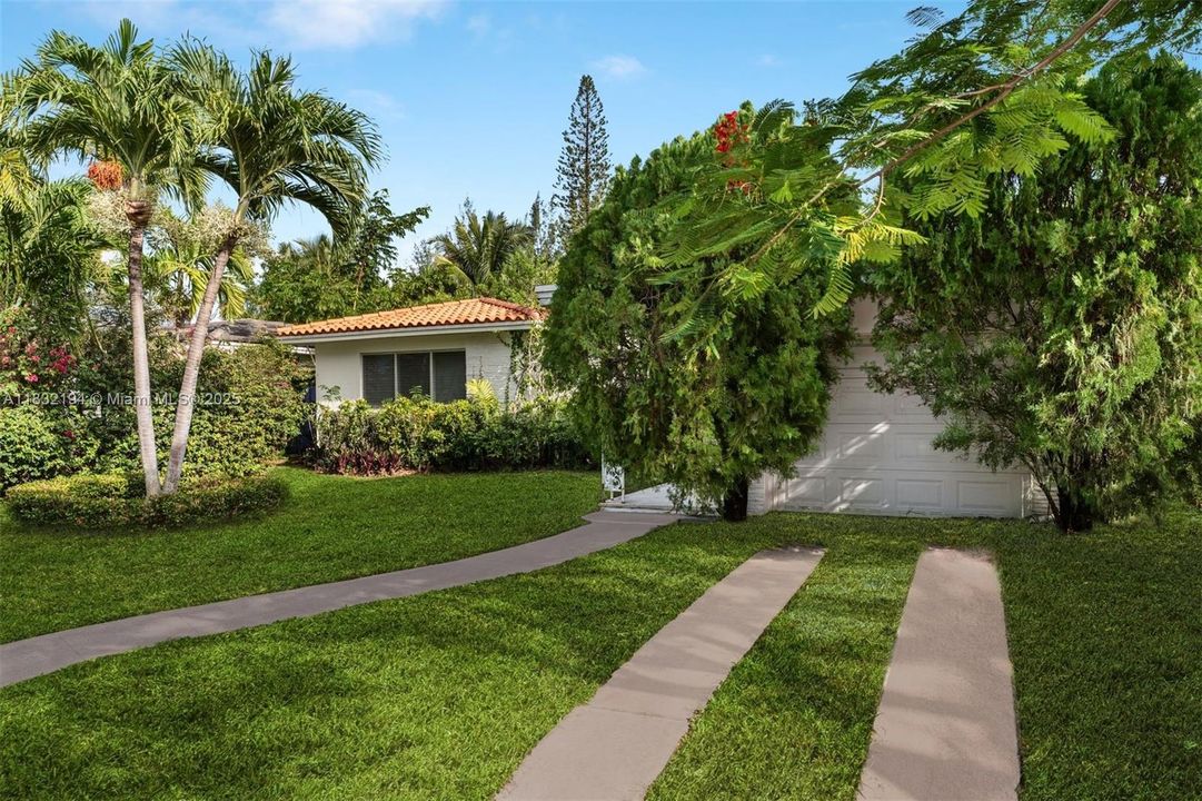 Recently Sold: $1,300,000 (2 beds, 2 baths, 1700 Square Feet)