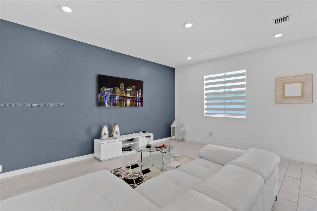 For Sale: $452,900 (3 beds, 2 baths, 1712 Square Feet)